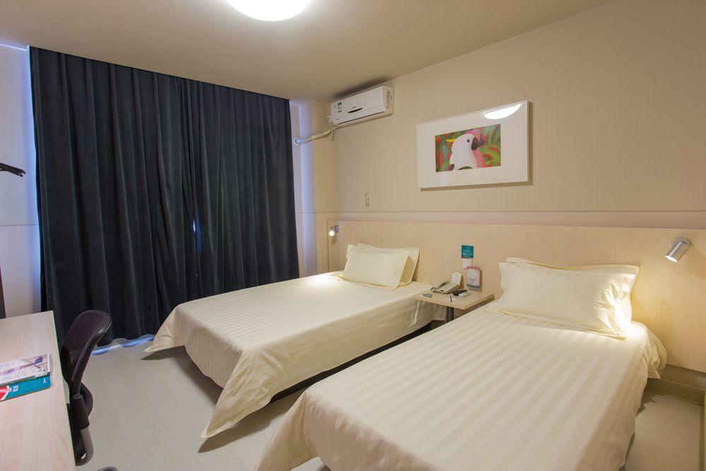 Jinjiang Inn Wanda Plaza Hotel Taiyuan Street Шънян Екстериор снимка