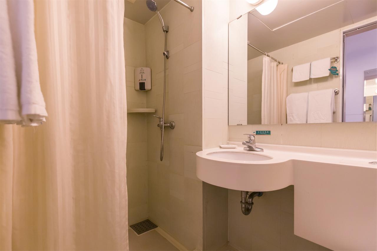 Jinjiang Inn Wanda Plaza Hotel Taiyuan Street Шънян Екстериор снимка